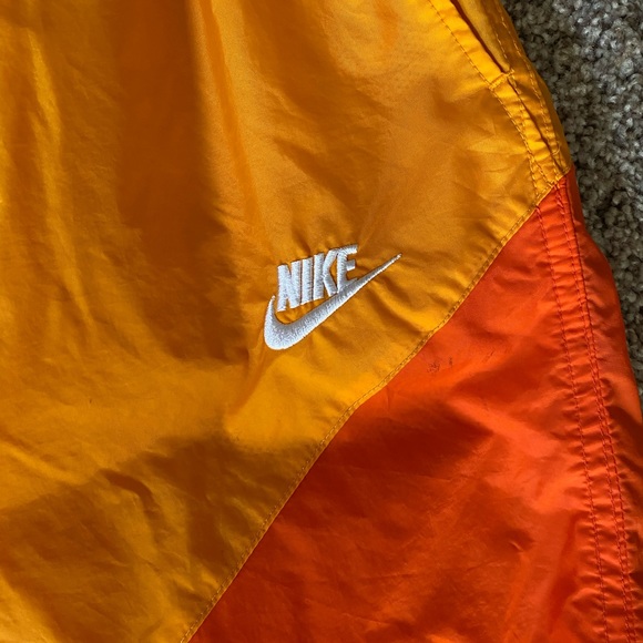 Nike Throw Back Shorts - Picture 2 of 3